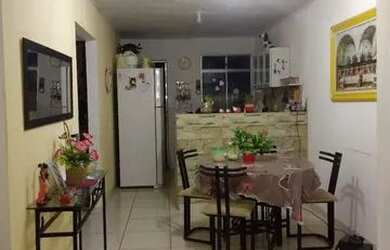 Imagem: O apartamento possui 2 Dormitórios, 2 Banheiros, Varanda e