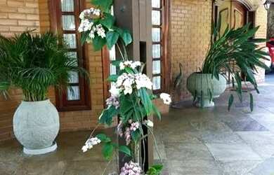 Imagem: A casa possui 4 Dormitórios, 4 Banheiros, 4 Vagas na garagem