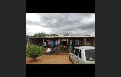Imagem: A casa possui 3 Dormitórios, 2 Banheiros, 1 Vaga na garagem