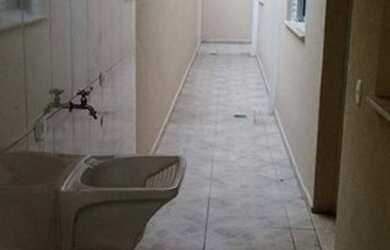 Imagem: A casa possui 2 Dormitórios, 3 Banheiros, 1 Vaga na garagem