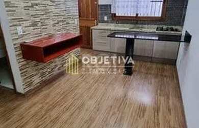 Imagem: A casa possui 1 Dormitório, 1 Banheiro, 1 Vaga na garagem