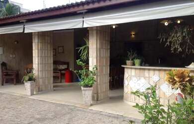 Imagem: A casa possui 4 Dormitórios, 3 Banheiros, 5 Vagas na garagem