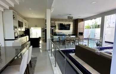 Imagem: A casa possui 4 Dormitórios, 5 Banheiros, 4 Vagas na garagem