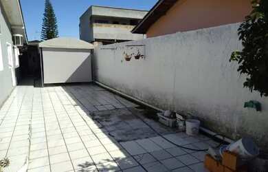 Imagem 5: Casa fundos. Varanda, Área de serviço, 2 Vagas na garageme2 Dormitórios