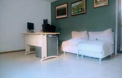 Imagem: O apartamento possui 2 Dormitórios, 1 Banheiro, 1 Vaga na garagem