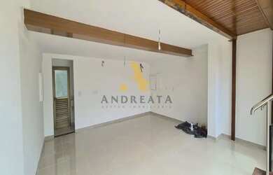 Imagem: O depósito possui 1 Vaga na garagem e 89m² de Área e está