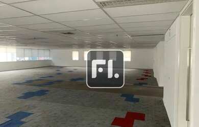 Imagem: O depósito possui 5 Vagas na garagem e 416m² de Área e está