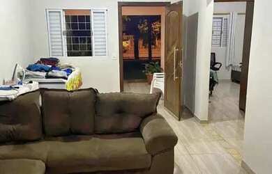 Imagem: A casa possui 2 Dormitórios, 2 Banheiros e está localizado