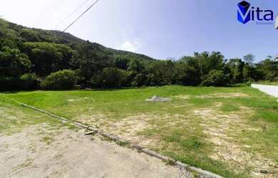 Imagem: O terreno possui 740m² de Área e está localizado em Canasvieiras