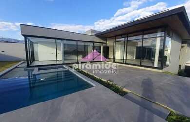 Imagem: A casa possui 4 Dormitórios, 4 Banheiros, 5 Vagas na garagem