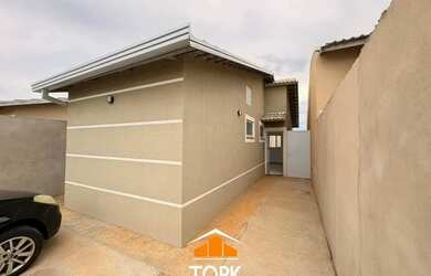 Imagem: A casa em condomínio possui 3 Dormitórios, 2 Banheiros, 2