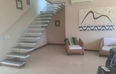 Imagem 3: Casa de veraneio. Churrasqueira, Acomodam 12 pessoas, 4 Vagas na garageme4...