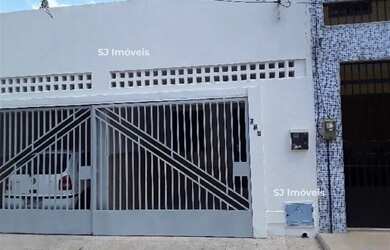 Imagem: A casa possui 2 Dormitórios, 2 Banheiros, 1 Vaga na garagem