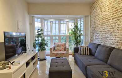 Imagem: A casa possui 5 Dormitórios, 2 Banheiros, 2 Vagas na garagem