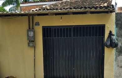 Imagem: A casa possui 2 Dormitórios, 1 Banheiro, 1 Vaga na garagem