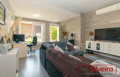 Imagem: A casa possui 3 Dormitórios, 5 Banheiros, 4 Vagas na garagem