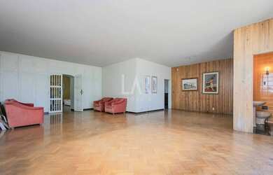 Imagem: A casa possui 5 Dormitórios, 5 Banheiros, 5 Vagas na garagem