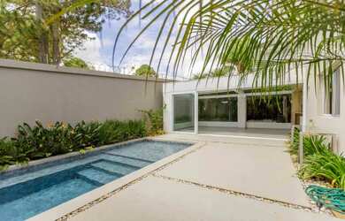 Imagem: A casa em condomínio possui 4 Dormitórios, 5 Banheiros, 2