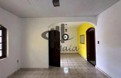 Imagem: A casa possui 3 Dormitórios, 2 Banheiros, 3 Vagas na garagem