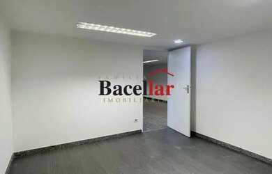 Imagem: O depósito possui 208m² de Área e está localizado em Centro