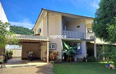 Imagem: A casa possui 4 Dormitórios, 5 Banheiros, 4 Vagas na garagem