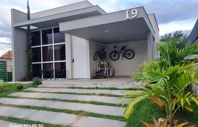 Imagem: A casa em condomínio possui 3 Dormitórios, 3 Banheiros, 3