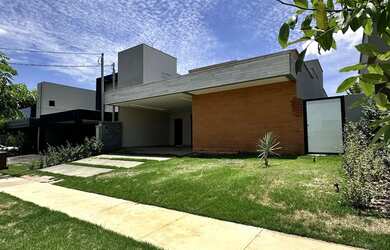 Imagem: A casa em condomínio possui 3 Dormitórios, 4 Banheiros, 4