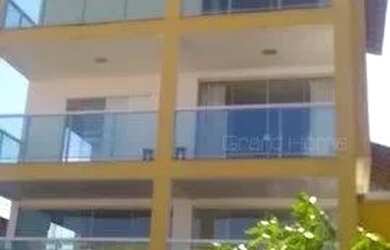 Imagem: A casa possui 3 Dormitórios, 1 Banheiro, 2 Vagas na garagem