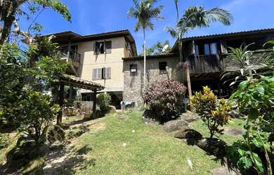 Imagem: A casa possui 5 Dormitórios, 4 Banheiros, 300m² de Área e