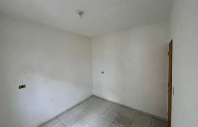 Imagem: A casa possui 1 Dormitório, 1 Banheiro e está localizado