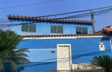 Imagem: A casa possui 4 Dormitórios, 5 Banheiros, 3 Vagas na garagem