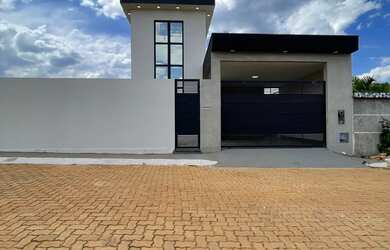 Imagem: A casa em condomínio possui 3 Dormitórios, 2 Banheiros, 2