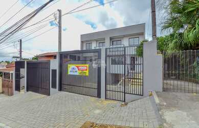 Imagem: A casa possui 3 Dormitórios, 2 Banheiros, 4 Vagas na garagem