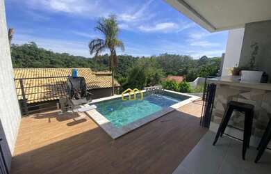 Imagem: A casae possui 5 Dormitórios, 2 Banheiros, 5 Vagas na garagem