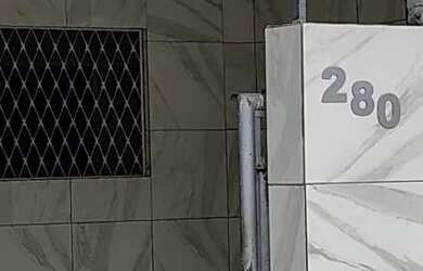 Imagem: A casa possui 3 Dormitórios, 1 Banheiro, 1 Vaga na garagem