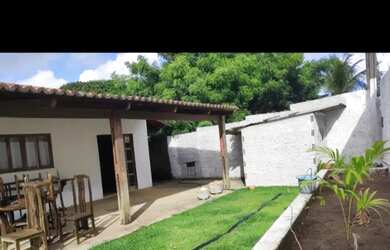 Imagem: A casa possui 3 Dormitórios, 4 Banheiros, 5 Vagas na garagem