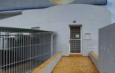 Imagem: A casa possui 3 Dormitórios, 1 Banheiro, 1 Vaga na garagem