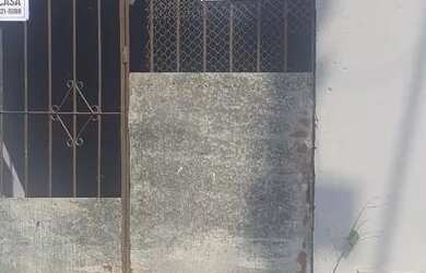 Imagem: A casa possui 4 Dormitórios, 4 Banheiros, 1 Vaga na garagem