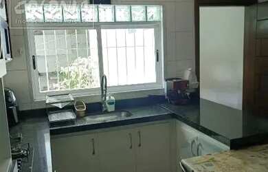 Imagem: A casa possui 3 Dormitórios, 3 Banheiros, 2 Vagas na garagem