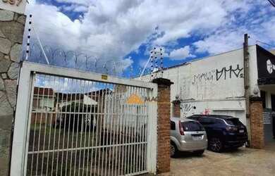 Imagem: O depósito possui 2 Vagas na garagem, 381m² de Área e está