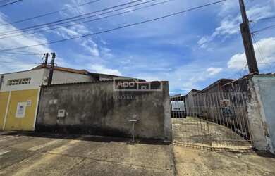 Imagem: A casa possui 2 Dormitórios, 2 Banheiros, 3 Vagas na garagem