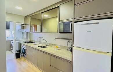 Imagem: O apartamento possui 3 Dormitórios, 1 Banheiro, 1 Vaga na garagem