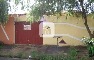 Imagem: A casa possui 2 Dormitórios, 1 Banheiro, 1 Vaga na garagem