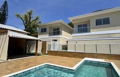 Imagem: A casa possui 3 Dormitórios, 3 Banheiros, 1 Vaga na garagem