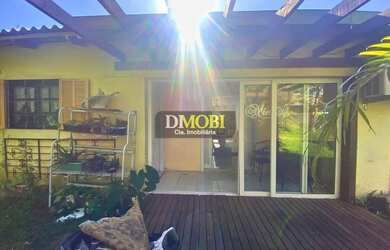 Imagem: A casa possui 2 Dormitórios, 2 Banheiros, 1 Vaga na garagem