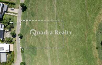 Imagem 11: Terreno com excelente topografia e a poucos metros do clube