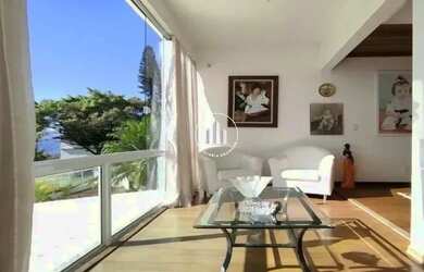 Imagem: A casa possui 3 Dormitórios, 4 Banheiros, 2 Vagas na garagem