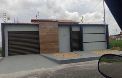 Imagem: A casa possui 2 Dormitórios, 2 Banheiros, 2 Vagas na garagem