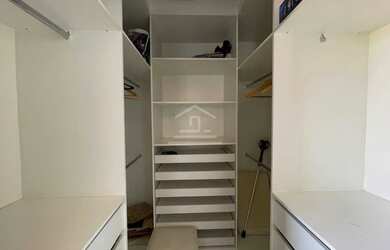 Imagem: A casa em condomínio à venda possui 4 Dormitórios, 4 Banheiros