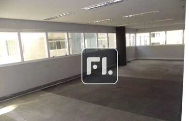 Imagem: O depósito possui 5 Vagas na garagem e 160m² de Área e está